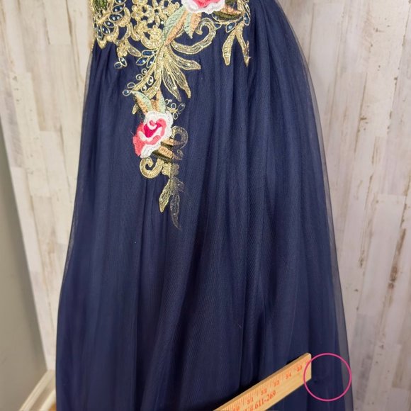 Blondie Nites Navy Gold Embroidered V-Neck V-Back Formal Dress Ball Gown Size 9 - Picture 9 of 16